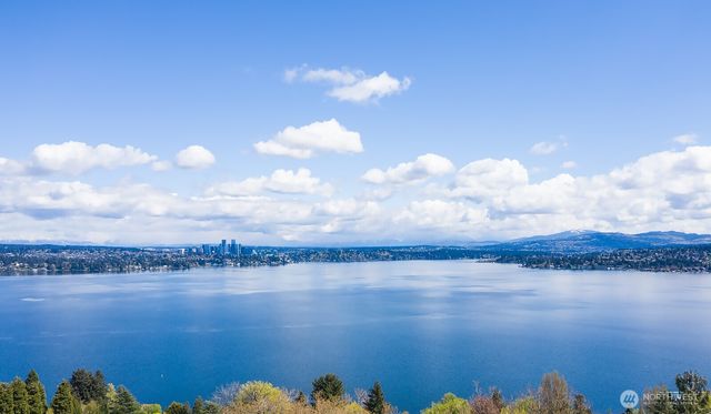 624 35th Avenue, Seattle, WA 98122