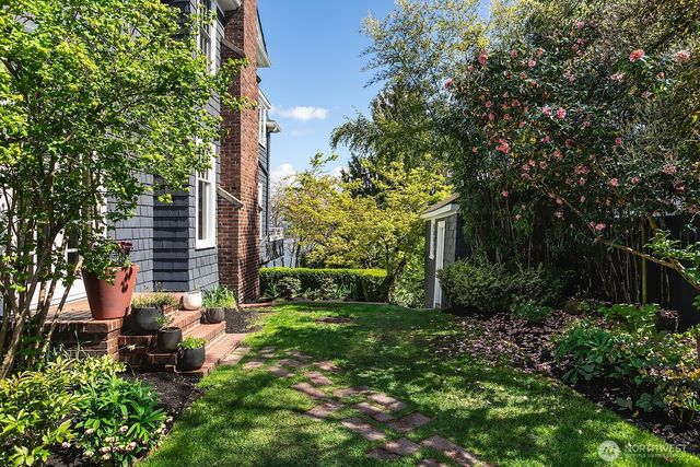 624 35th Avenue, Seattle, WA 98122