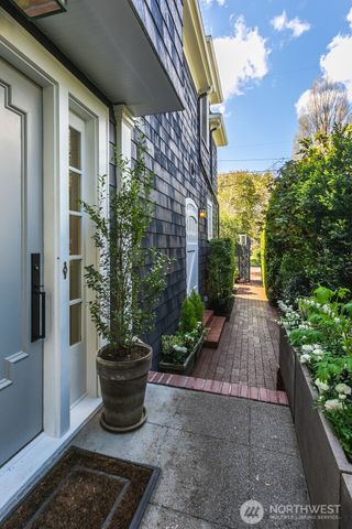 624 35th Avenue, Seattle, WA 98122