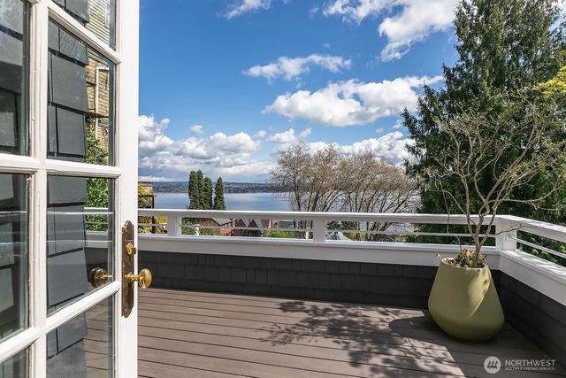 624 35th Avenue, Seattle, WA 98122