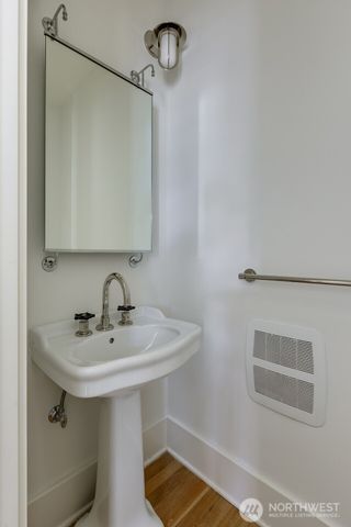 624 35th Avenue, Seattle, WA 98122