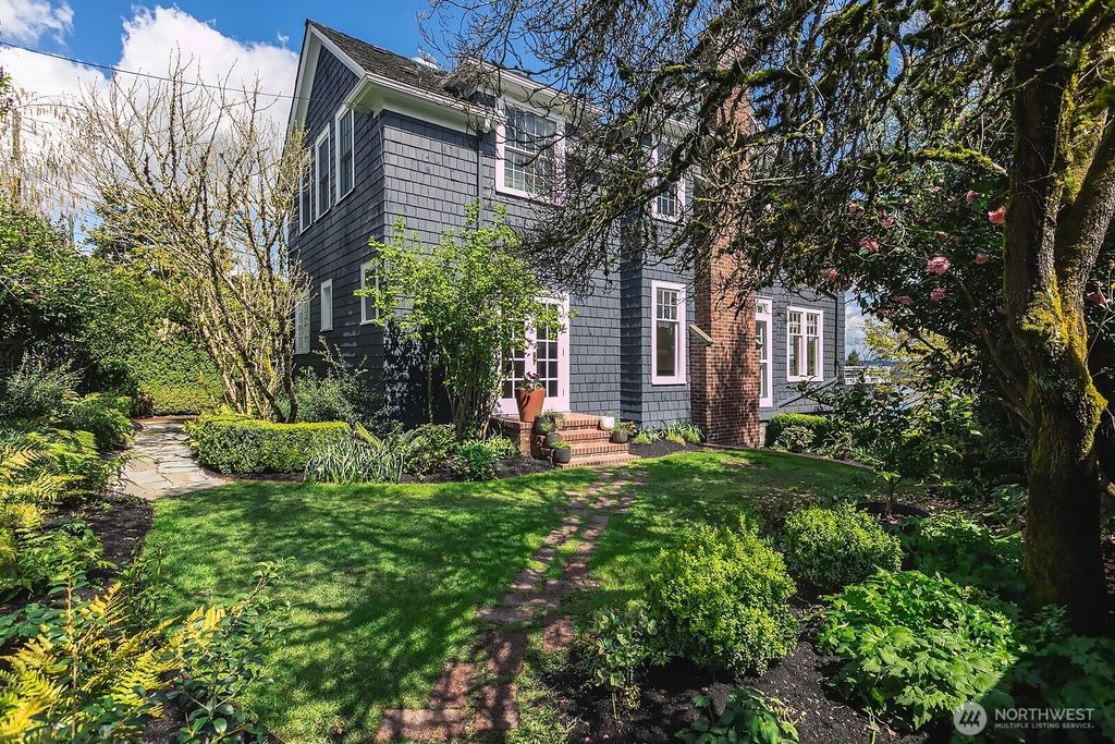 624 35th Avenue, Seattle, WA 98122