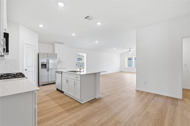 9030 Shady Cabana Way, Iowa Colony, TX 77583