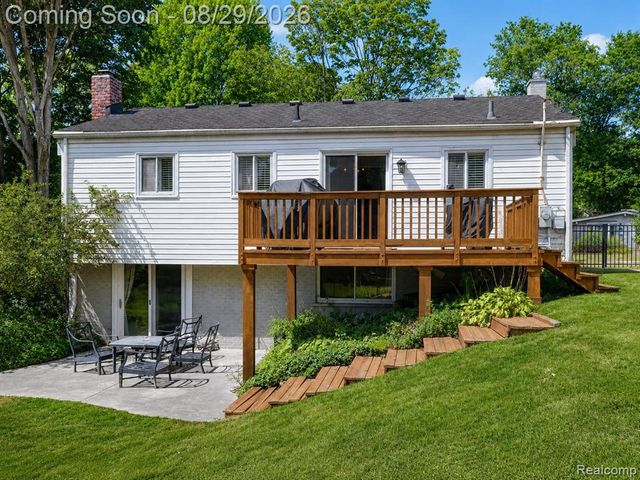 924 Allen Drive, Northville, MI 48167