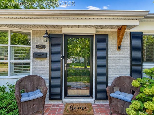 924 Allen Drive, Northville, MI 48167