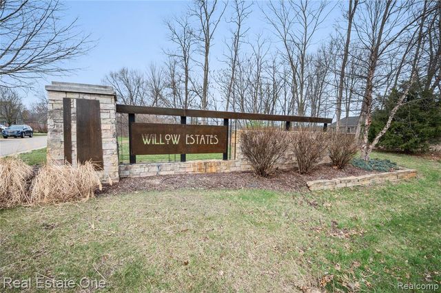 508 Woodstone Court, White Lake, MI 48386