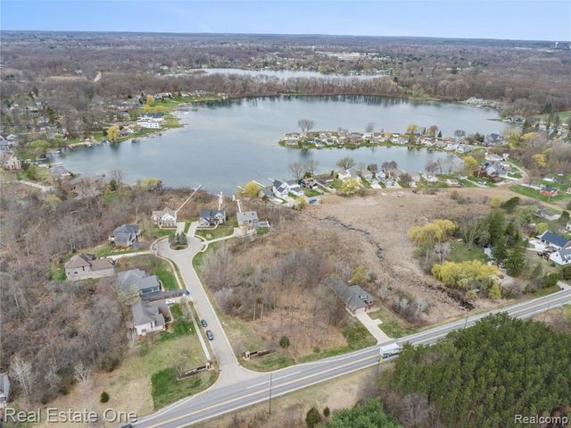 508 Woodstone Court, White Lake, MI 48386