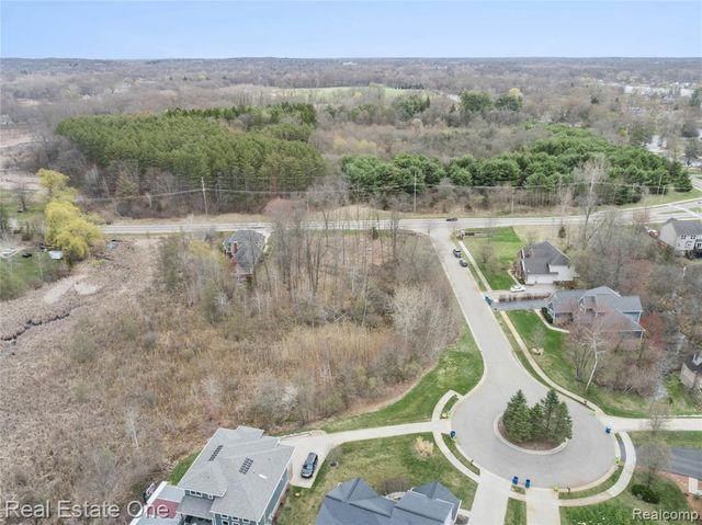 508 Woodstone Court, White Lake, MI 48386