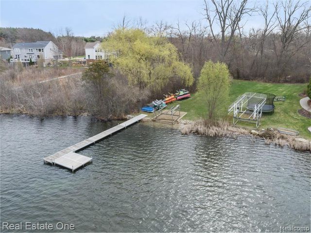 508 Woodstone Court, White Lake, MI 48386