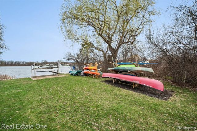 508 Woodstone Court, White Lake, MI 48386