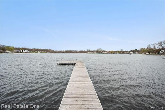 508 Woodstone Court, White Lake, MI 48386