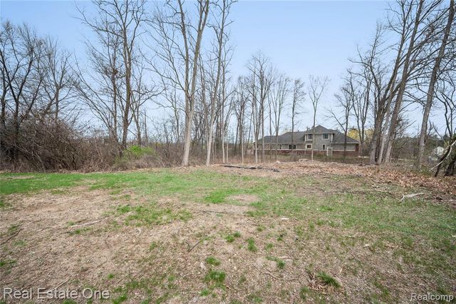 508 Woodstone Court, White Lake, MI 48386