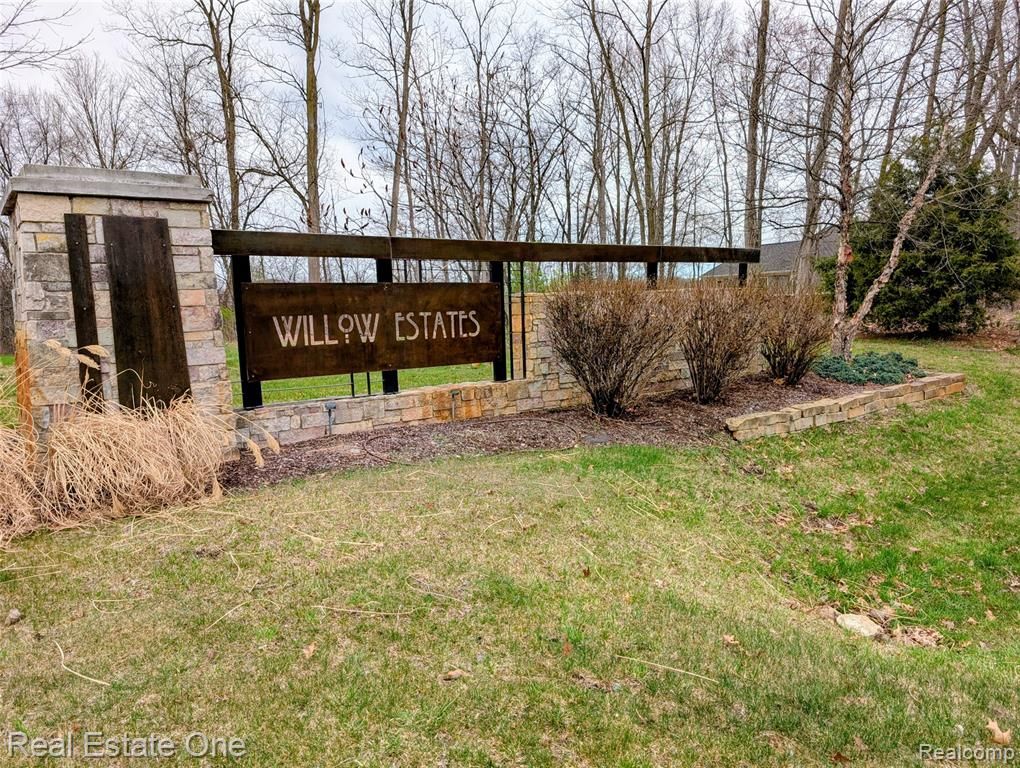 508 Woodstone Court, White Lake, MI 48386