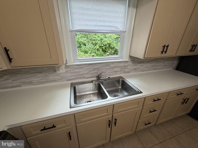 721 EDGEMOOR RD, Wilmington, DE 19809