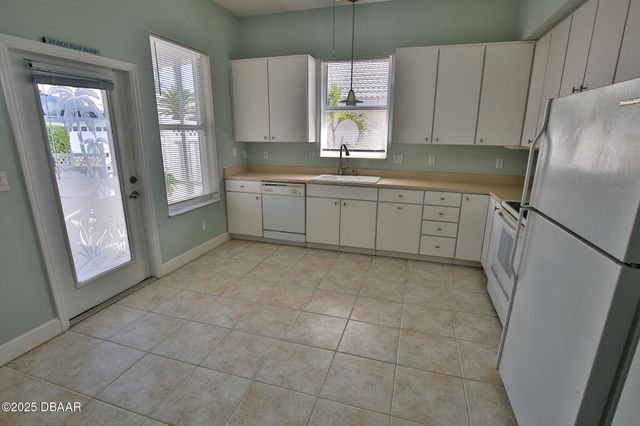 169 Key Colony Court, Daytona Beach, FL 32118