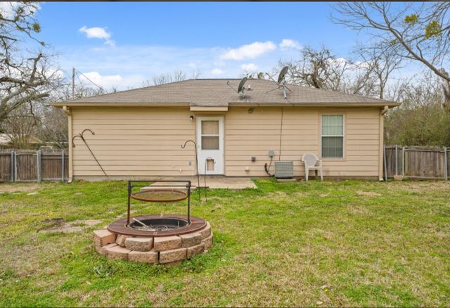 209 Mill Street, Lone Oak, TX 75453