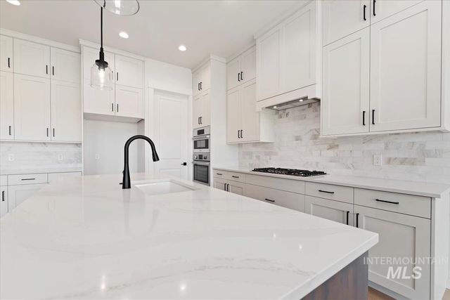 7096 W Newton St, Eagle, ID 83616