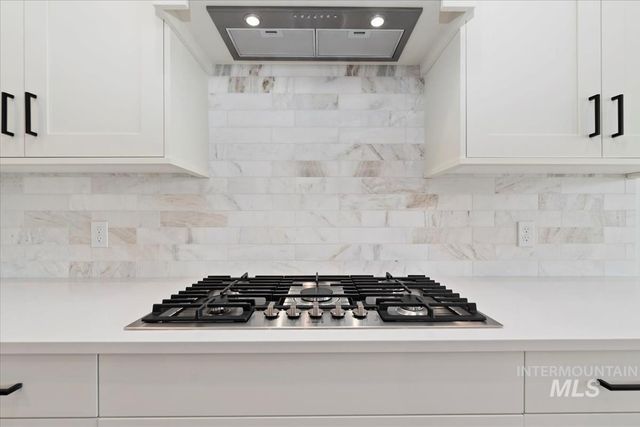 7096 W Newton St, Eagle, ID 83616