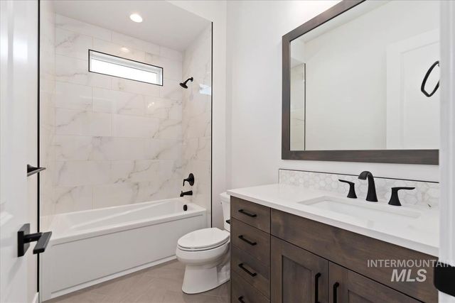 7096 W Newton St, Eagle, ID 83616