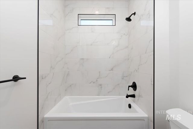 7096 W Newton St, Eagle, ID 83616