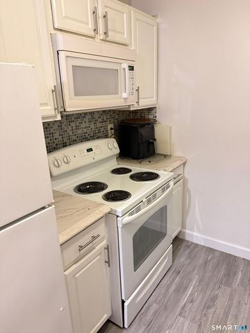 393 Laurel Avenue 210, Bridgeport, CT 06605