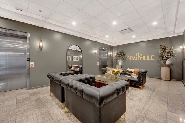 1134 W Granville Avenue 919, Chicago, IL 60660