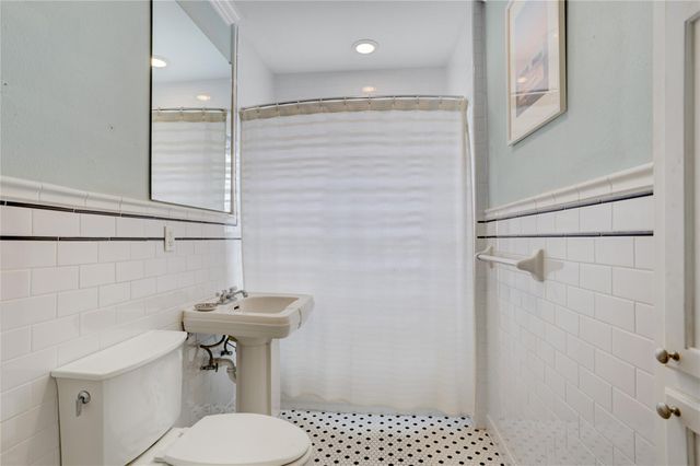 734 W 21st Street, Houston, TX 77008