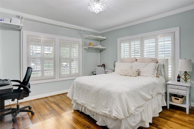 734 W 21st Street, Houston, TX 77008