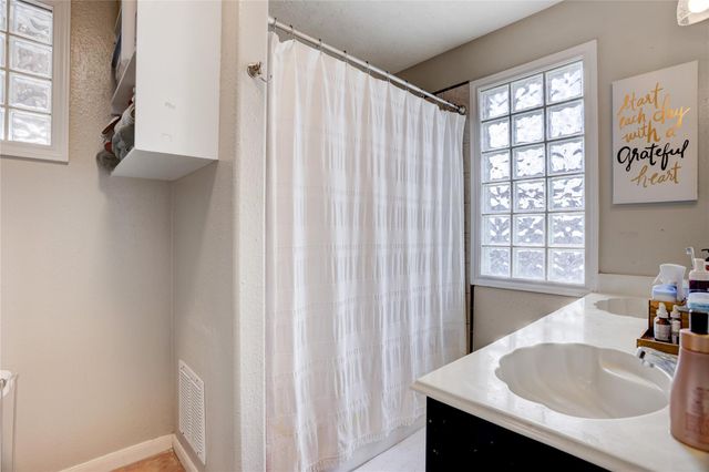 734 W 21st Street, Houston, TX 77008