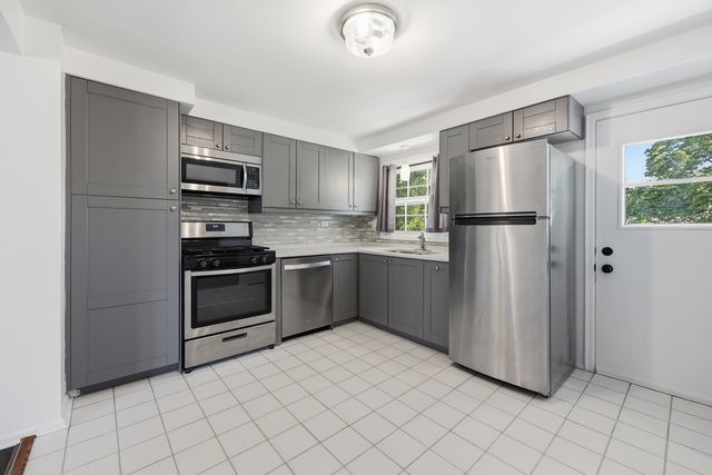 404 Milford Court, Schaumburg, IL 60193