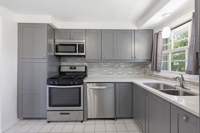 404 Milford Court, Schaumburg, IL 60193