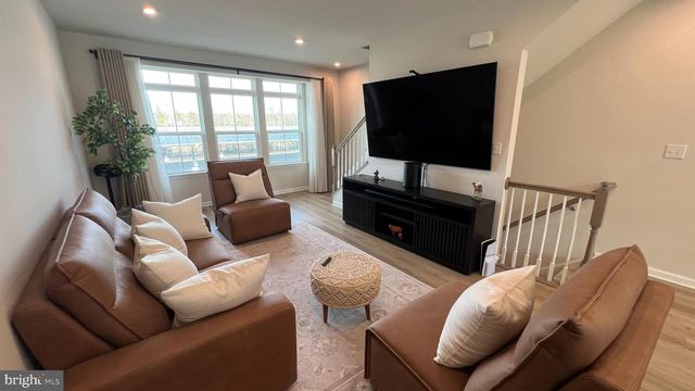 11 SIDNEY LN, Stratford, NJ 08084