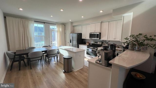 11 SIDNEY LN, Stratford, NJ 08084