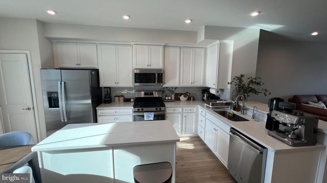 11 SIDNEY LN, Stratford, NJ 08084