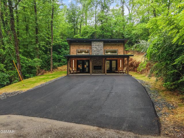 2036 Ridge Road, Pigeon Forge, TN 37863