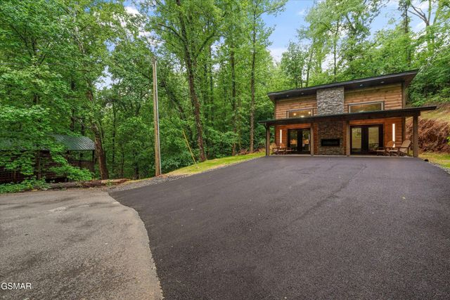 2036 Ridge Road, Pigeon Forge, TN 37863