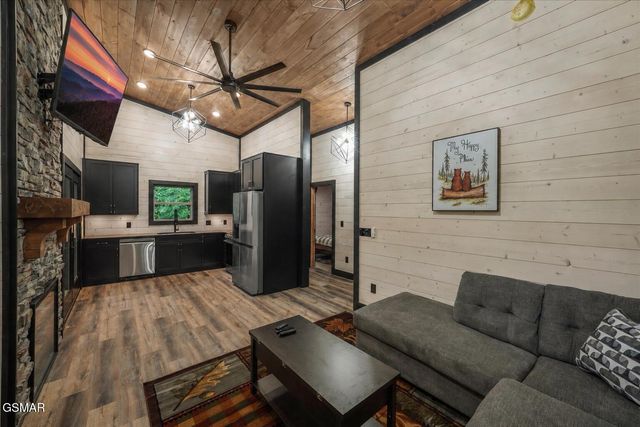 2036 Ridge Road, Pigeon Forge, TN 37863
