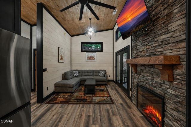 2036 Ridge Road, Pigeon Forge, TN 37863