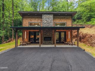2036 Ridge Road, Pigeon Forge, TN 37863