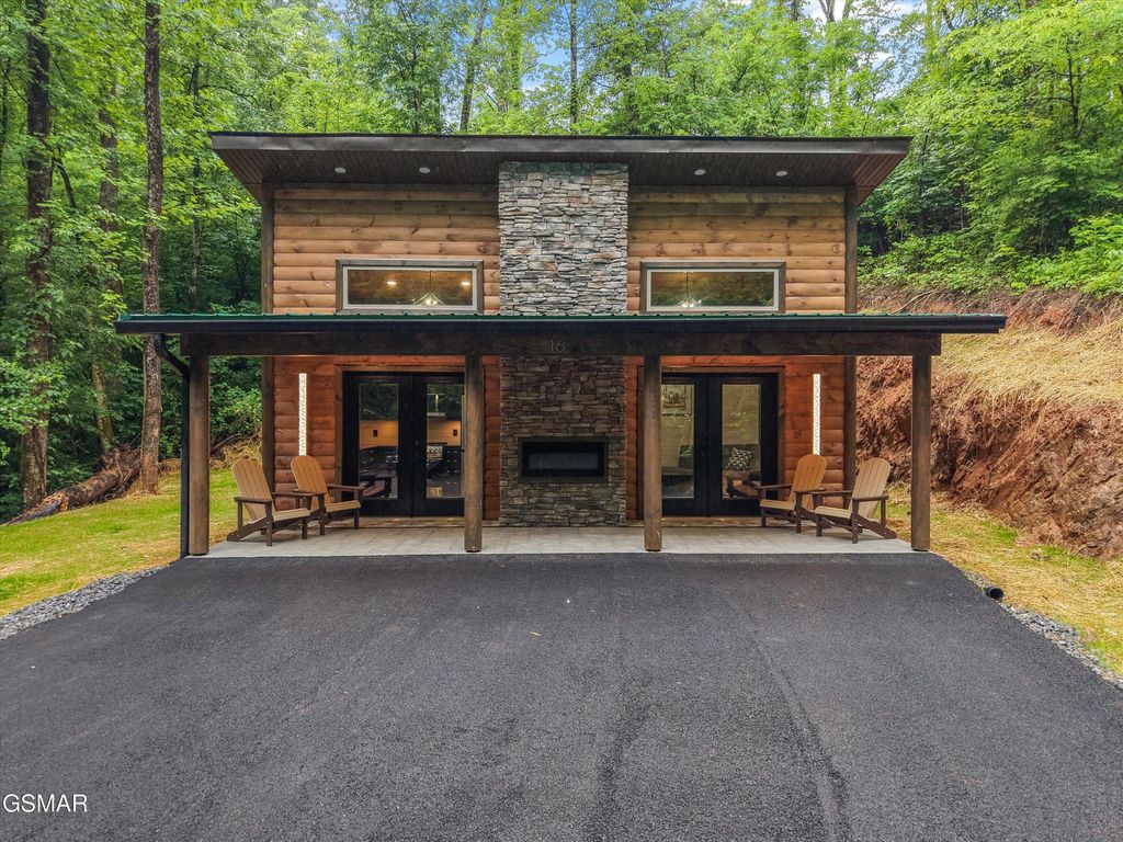 2036 Ridge Road, Pigeon Forge, TN 37863