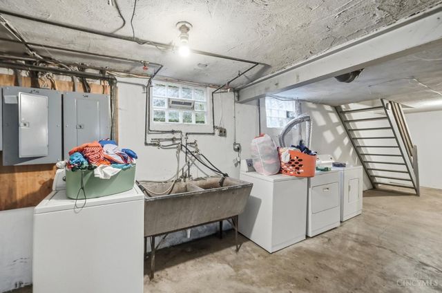 6211 Paddock Road, Cincinnati, OH 45216