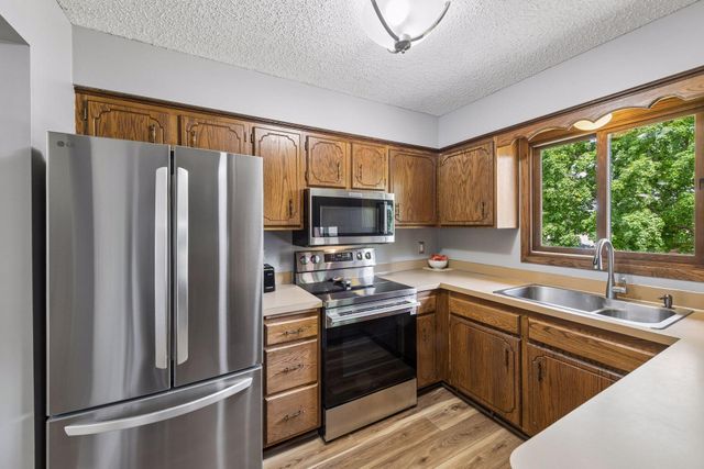 7862 Polaris Lane N, Maple Grove, MN 55311