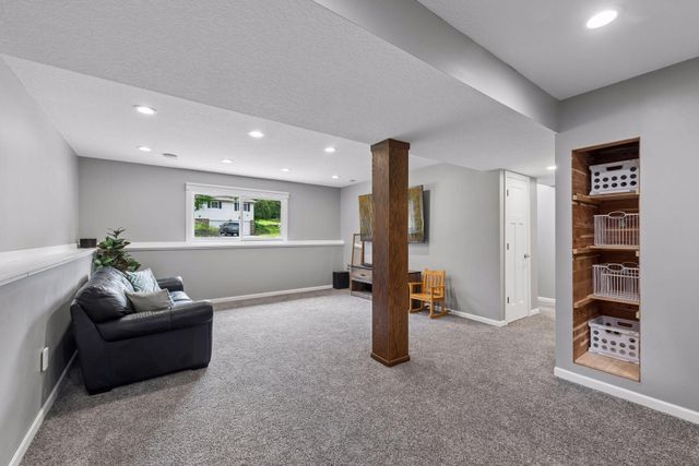 7862 Polaris Lane N, Maple Grove, MN 55311