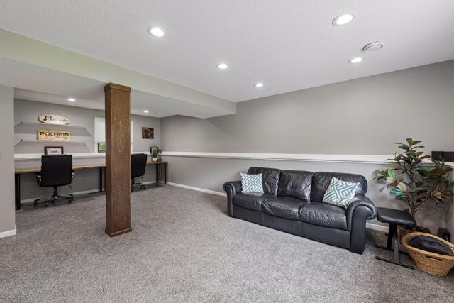 7862 Polaris Lane N, Maple Grove, MN 55311