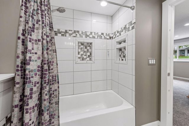 7862 Polaris Lane N, Maple Grove, MN 55311