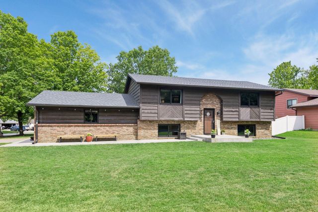 7862 Polaris Lane N, Maple Grove, MN 55311