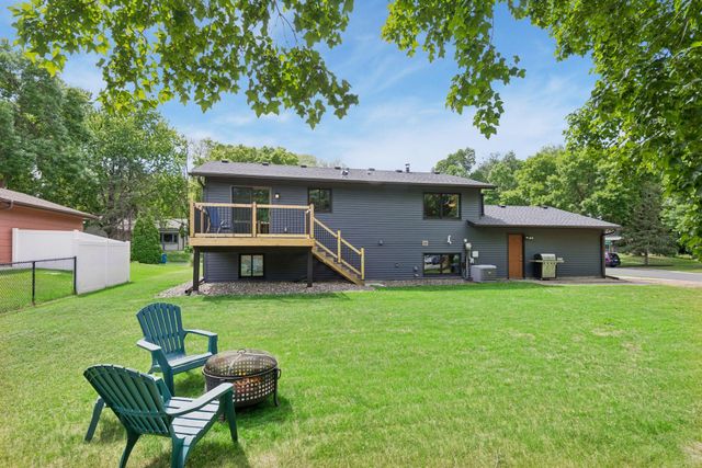 7862 Polaris Lane N, Maple Grove, MN 55311
