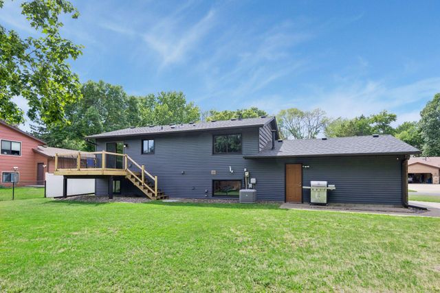 7862 Polaris Lane N, Maple Grove, MN 55311