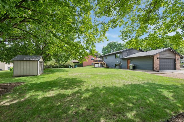 7862 Polaris Lane N, Maple Grove, MN 55311