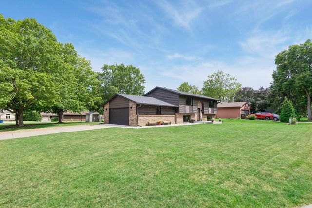 7862 Polaris Lane N, Maple Grove, MN 55311